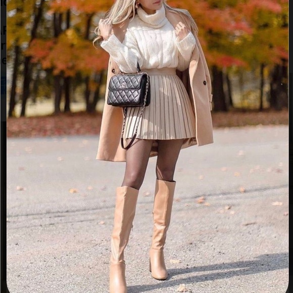 NWOT Express cream pleated high waisted faux leather mini skirt - Picture 5 of 11